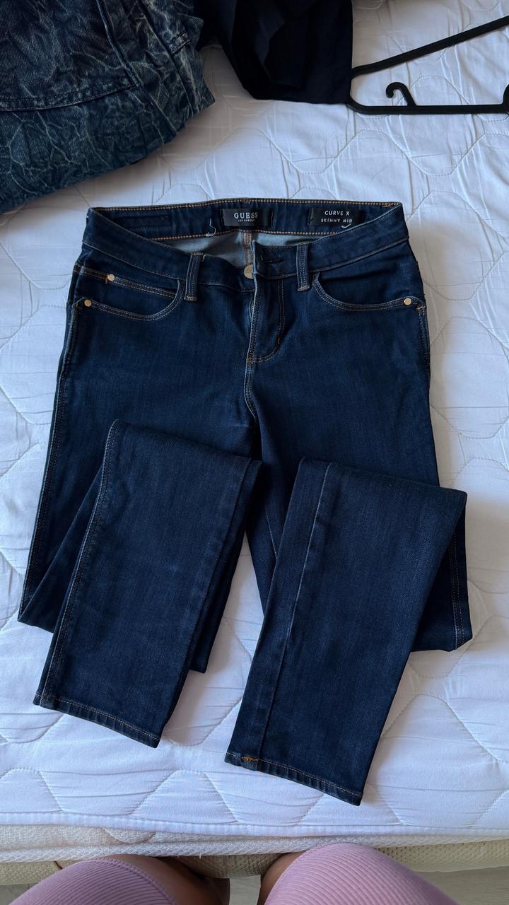 Джинсы скинни Guess