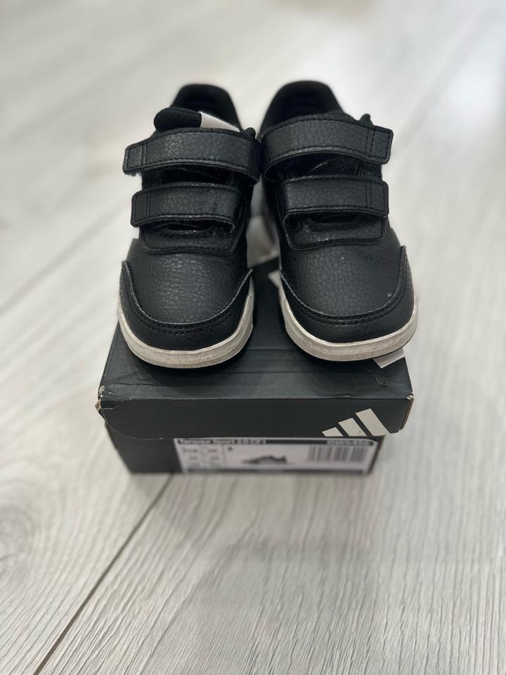 Кроссовки adidas