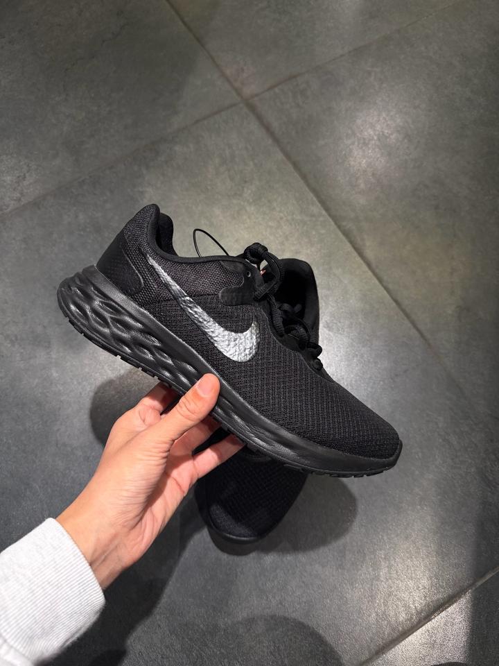 Nike (38,39р) Кроссовки Nike