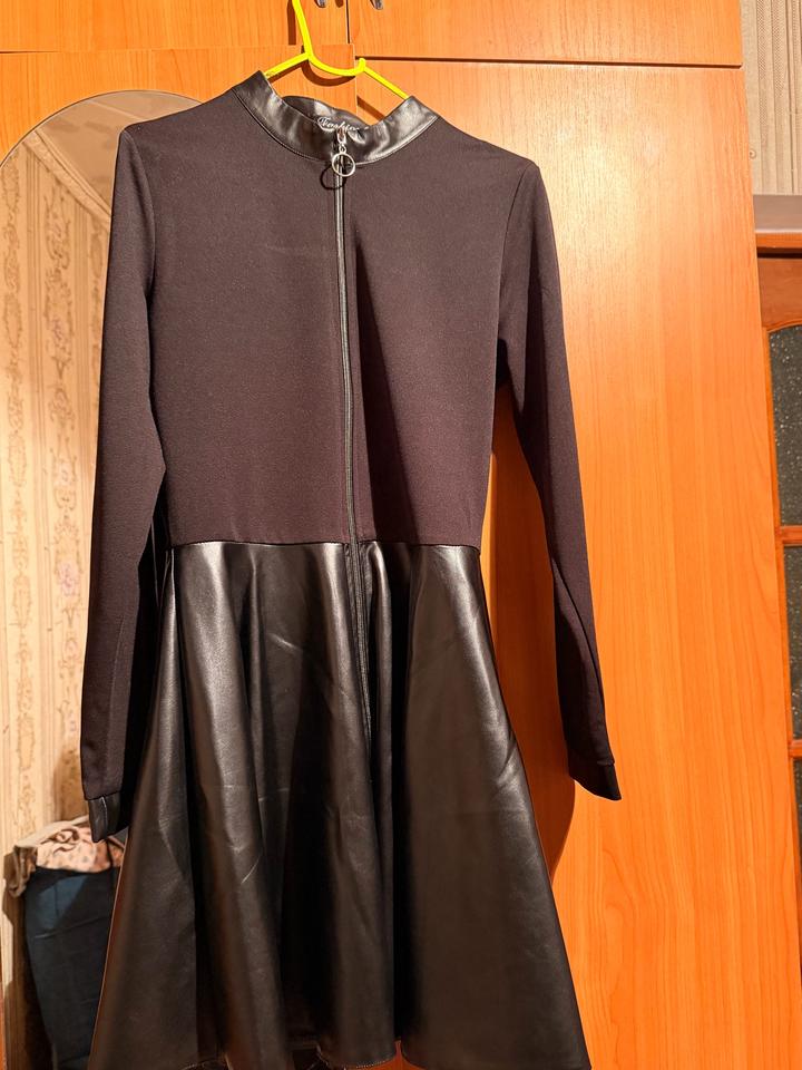Fashion Платье с юбкой из экокожи