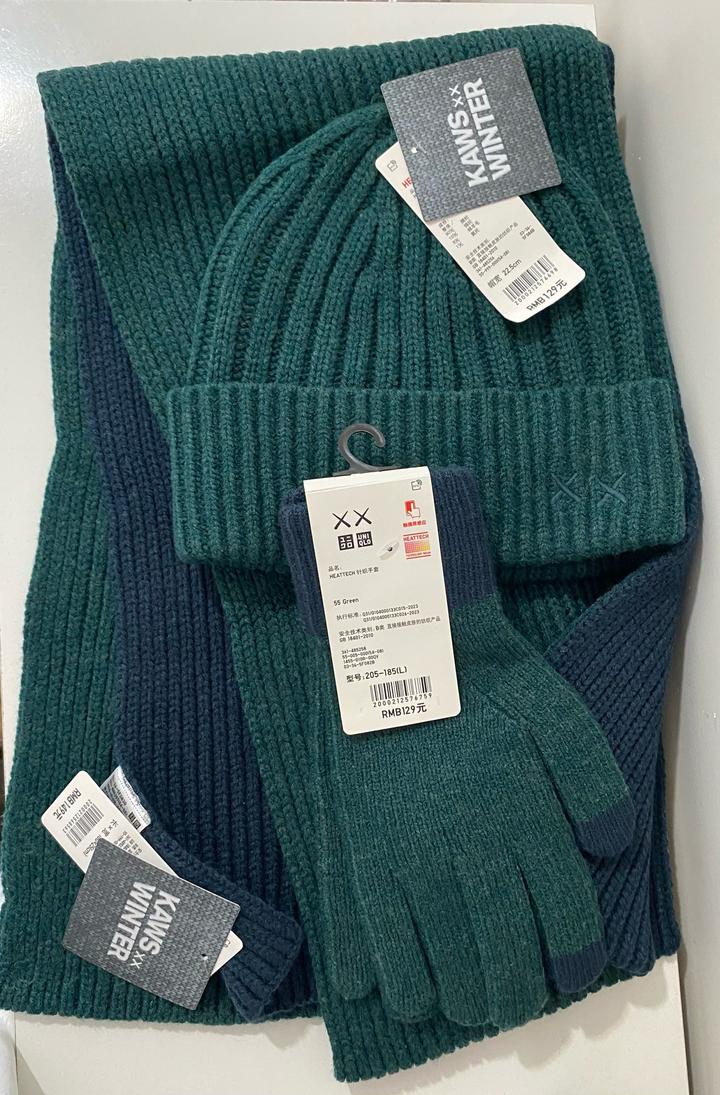 Комплект UNIQLO KAWS шапка шарф перчатки