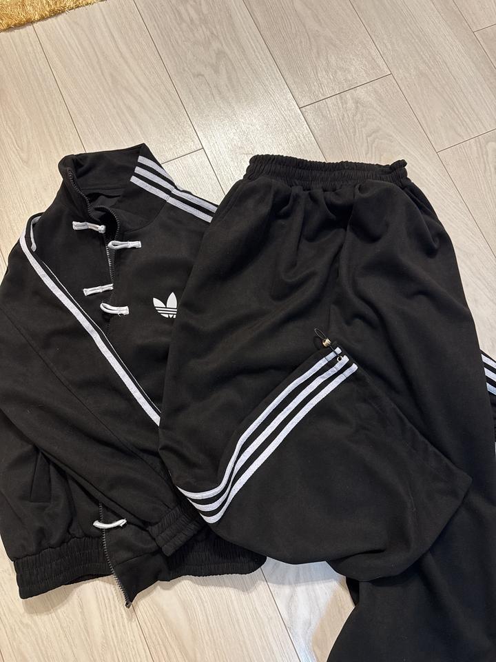 Спортивный костюм adidas