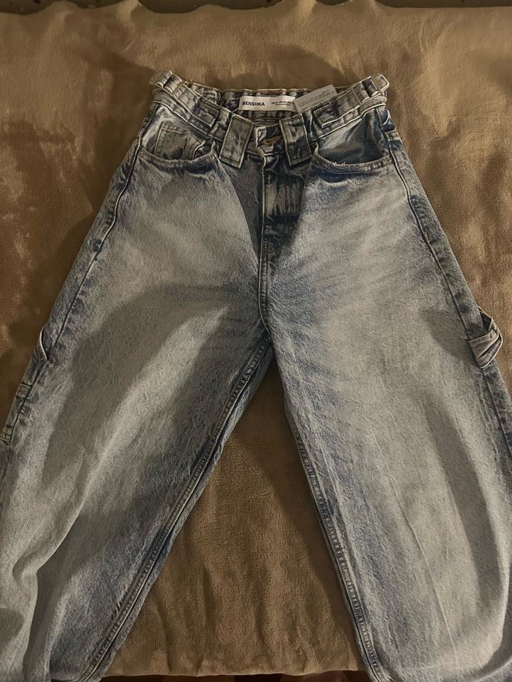 Джинсы Bershka