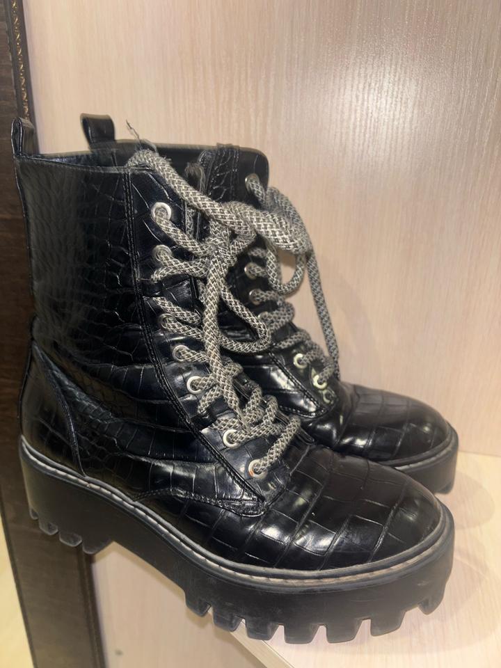 ZARA Женские ботинки на шнуровке