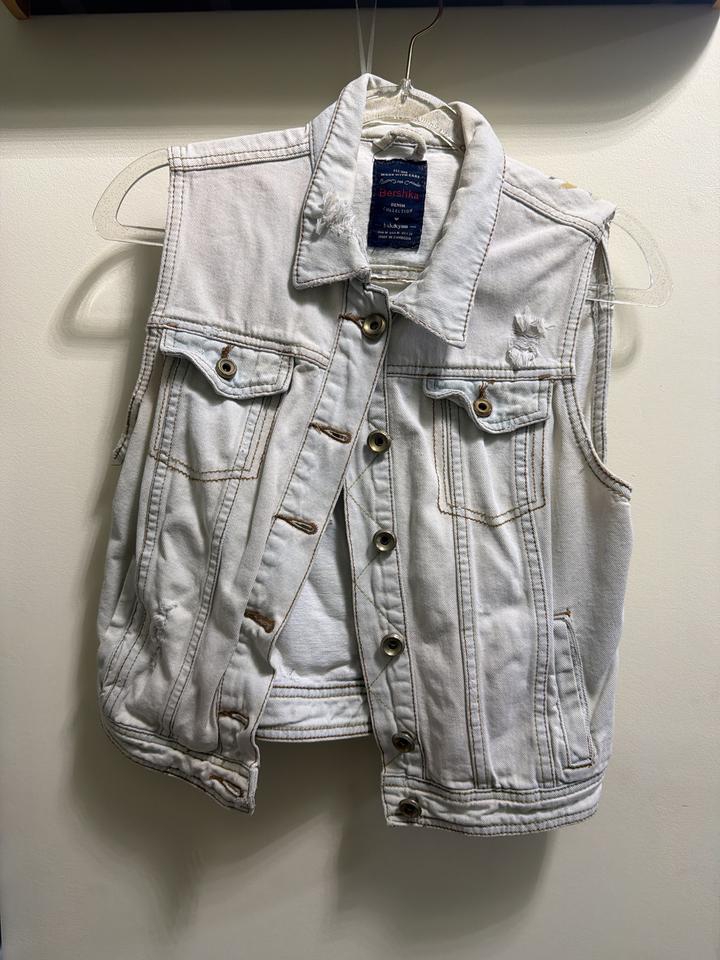 Джинсовая жилетка Bershka с рисунком