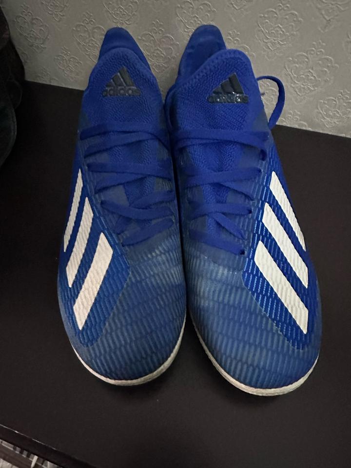 Футбольные кроссовки adidas