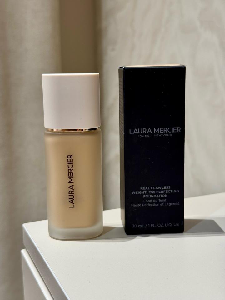 Тональный крем Laura Mercier Real Flawless Weightless Perfecting Foundation