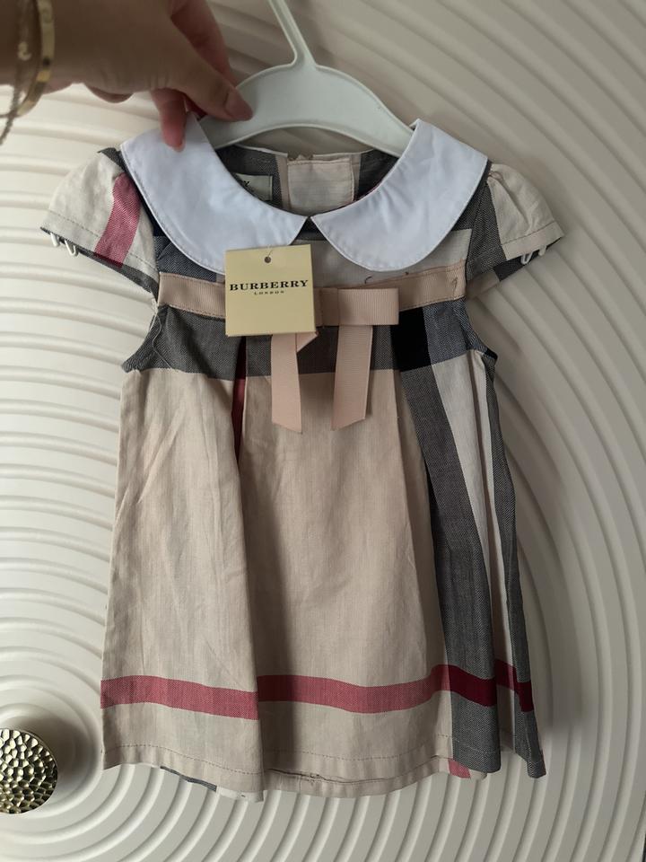 Платье для девочки Burberry в клетку с воротником