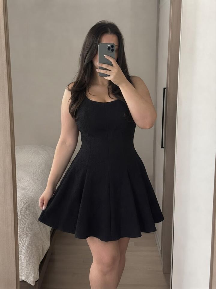 Черное платье Bershka
