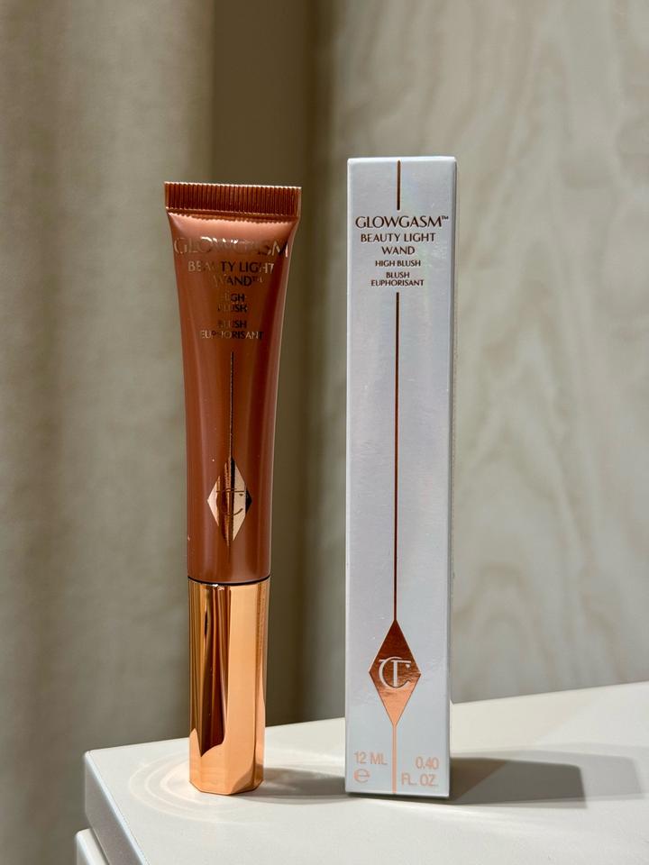Charlotte Tilbury Glowgasm Beauty Light Wand румяна