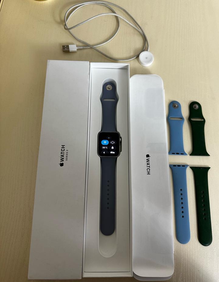 Apple Watch Series 3 42mm, коробка и документы имеются