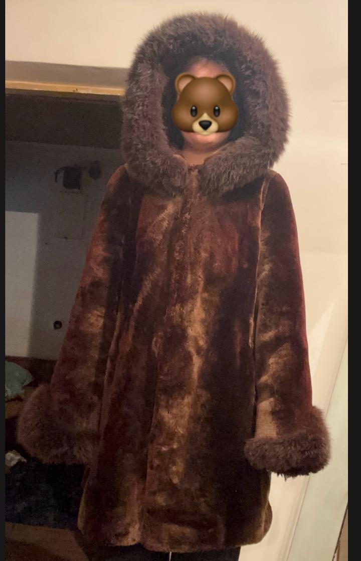 Шуба  меха с капюшоном