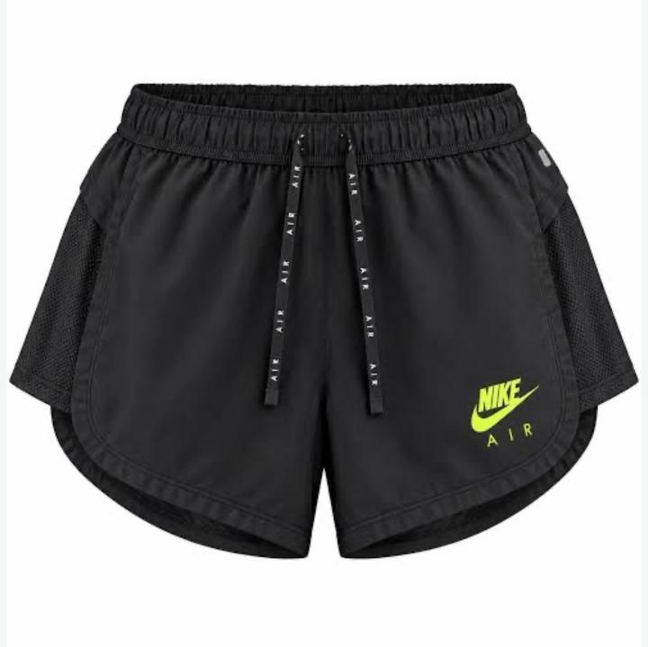Спортивные шорты Nike