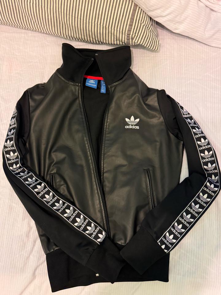 Женская куртка adidas