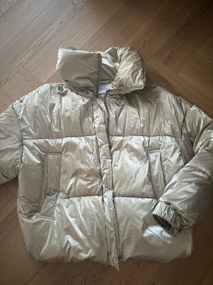 Пуховик Stradivarius