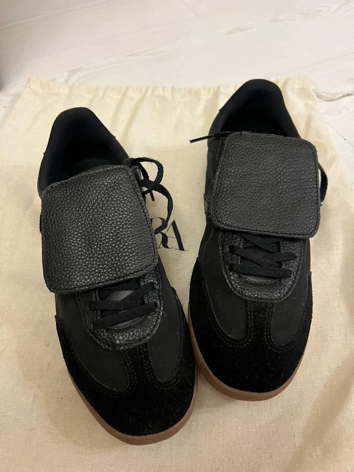 Кроссовки Zara