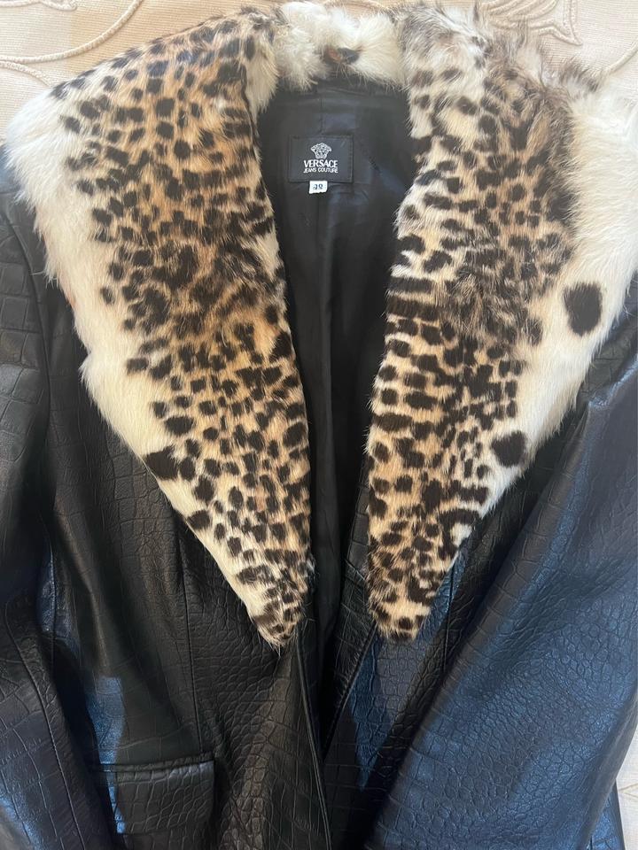 Куртка Versace Jeans Couture с меховым воротником