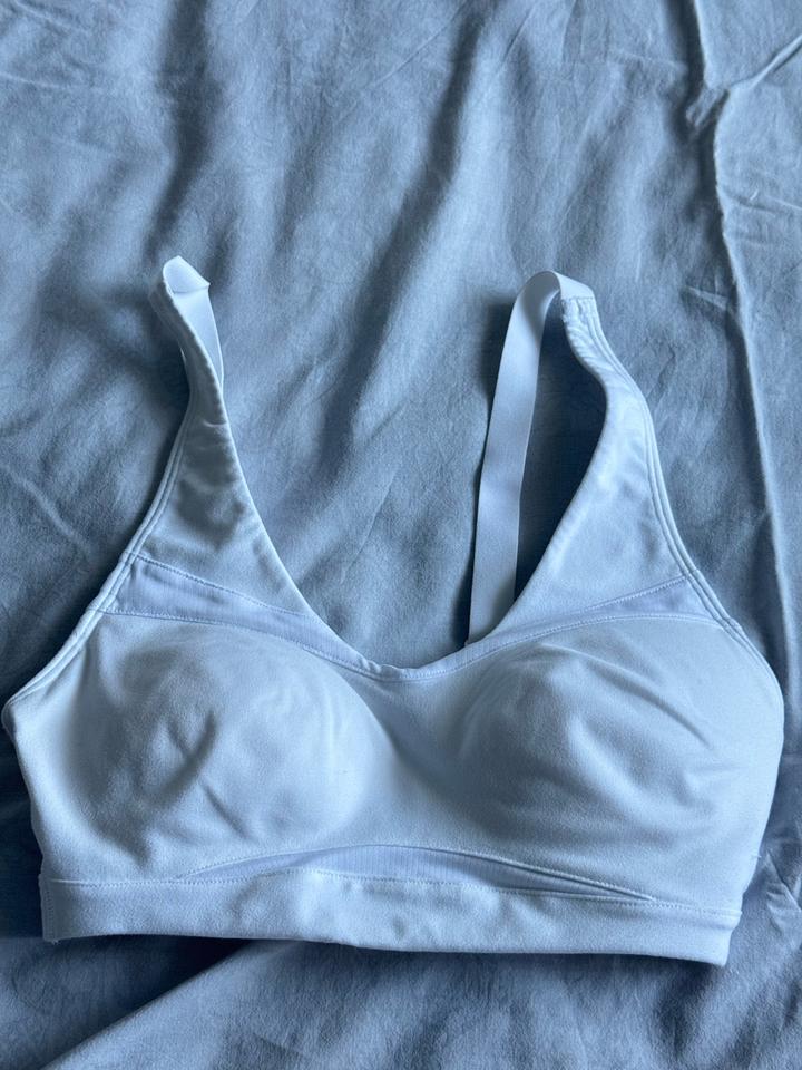 Спортивный топ Under Armour