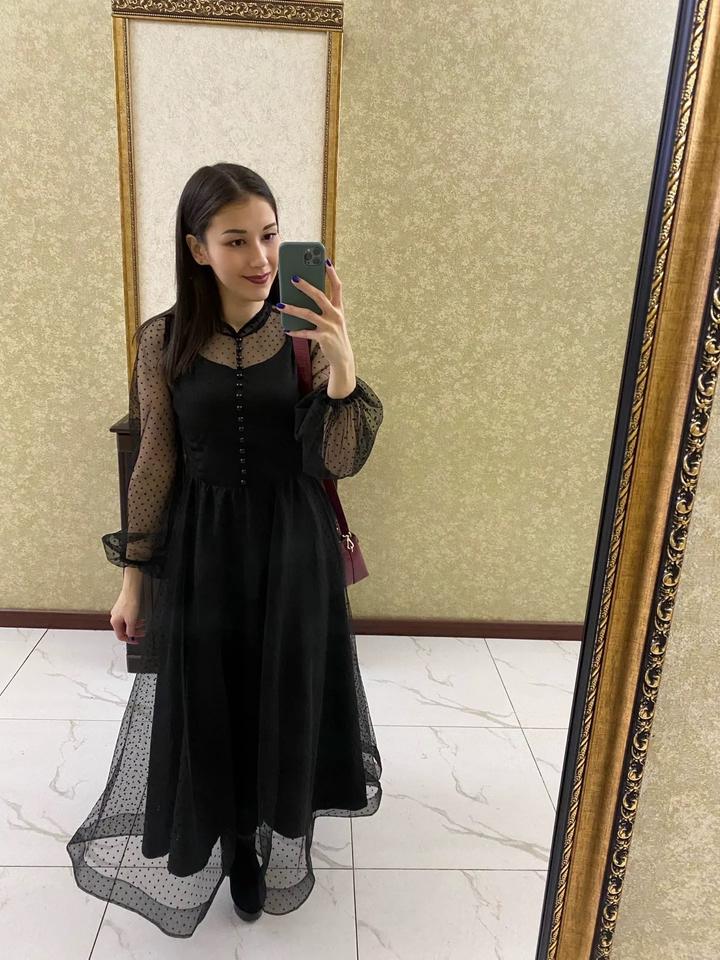 Платье с прозрачными рукавами в горошек