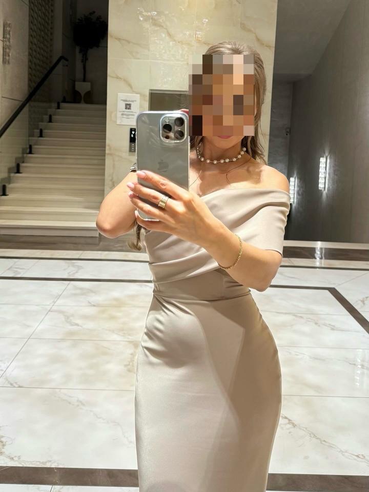 Вечернее пудровое платье