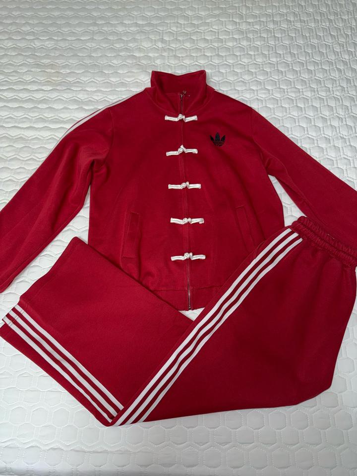 Спортивный костюм adidas