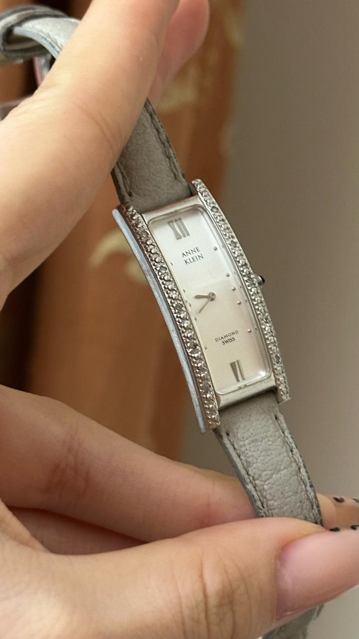 Женские часы Anne Klein