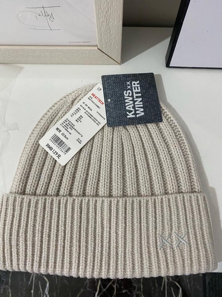 Uniqlo x KAWS Шапка Kaws x Uniqlo