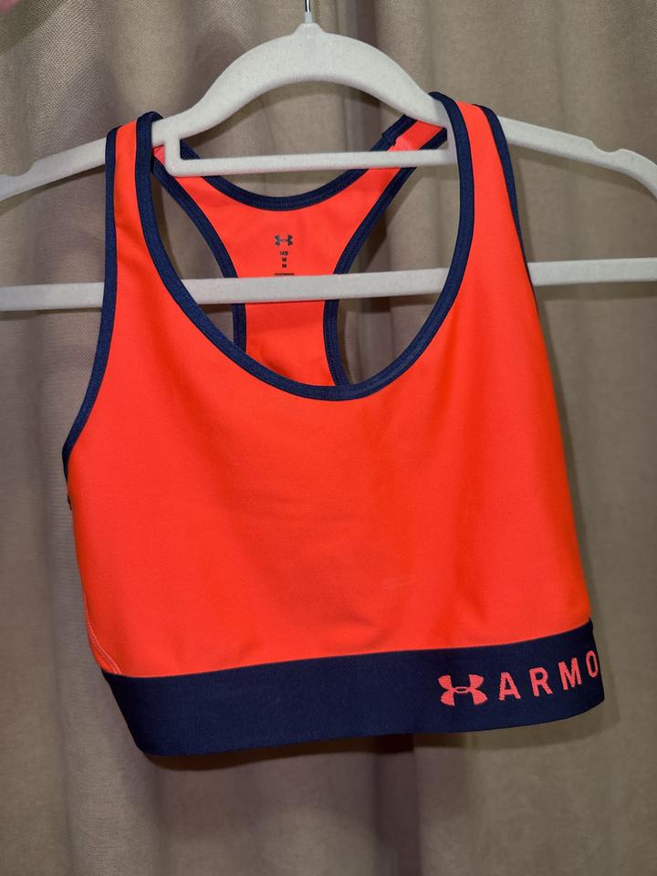 Спортивный топ Under Armour