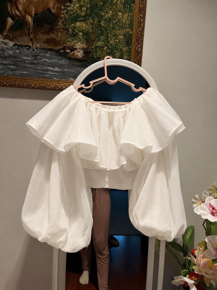 COCO wear Топ с открытыми плечами и пышными рукавами