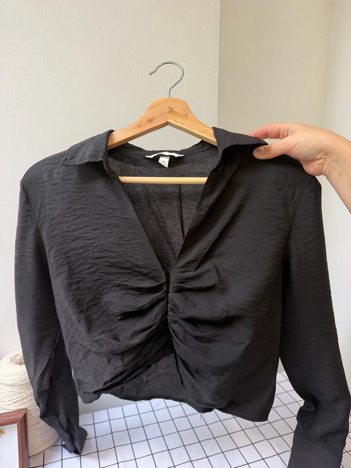 H&M Черная блузка с драпировкой HM