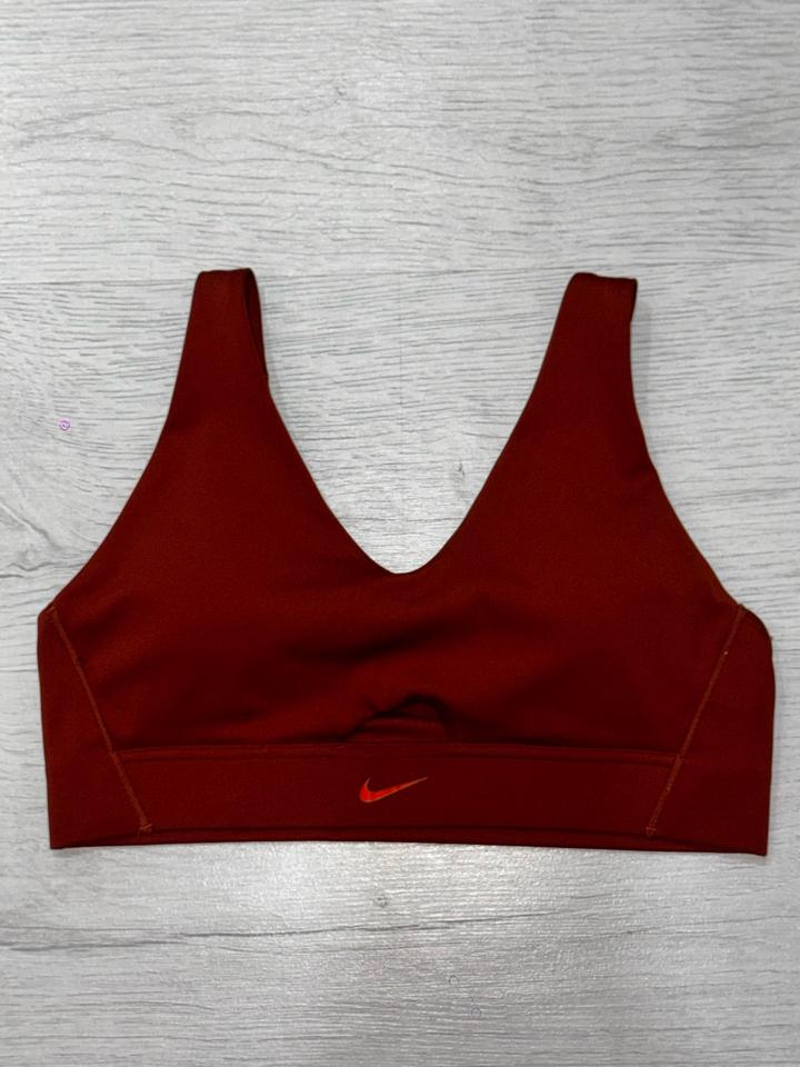 Спортивный топ Nike
