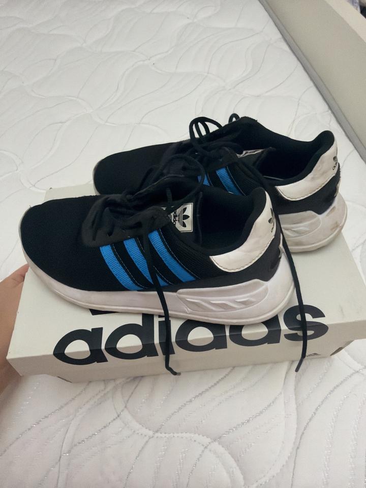 Кроссовки adidas