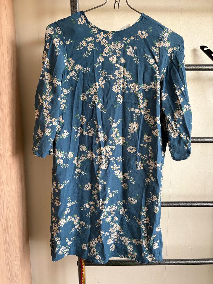 Платье H&M  цветочное