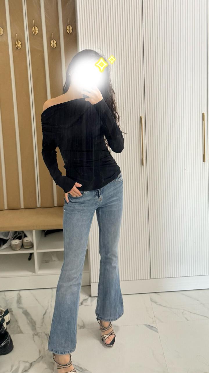 Черный лонг Zara с открытыми плечами и драпировкой 🪩