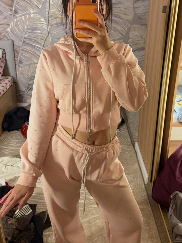 Спортивный  костюм со стразами