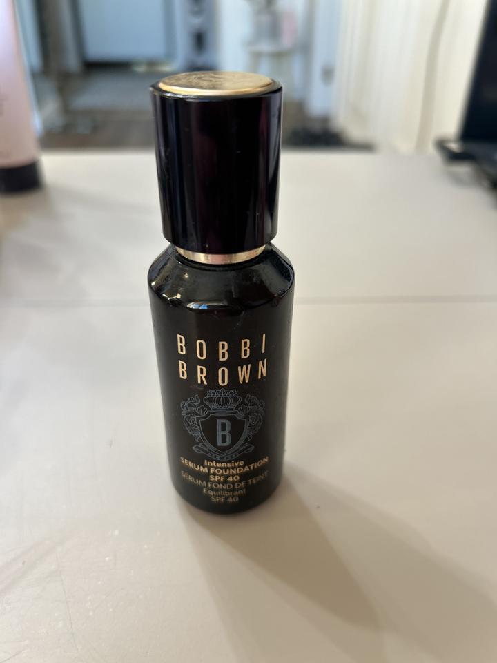 Тональный крем Bobbi Brown Intensive Serum Foundation