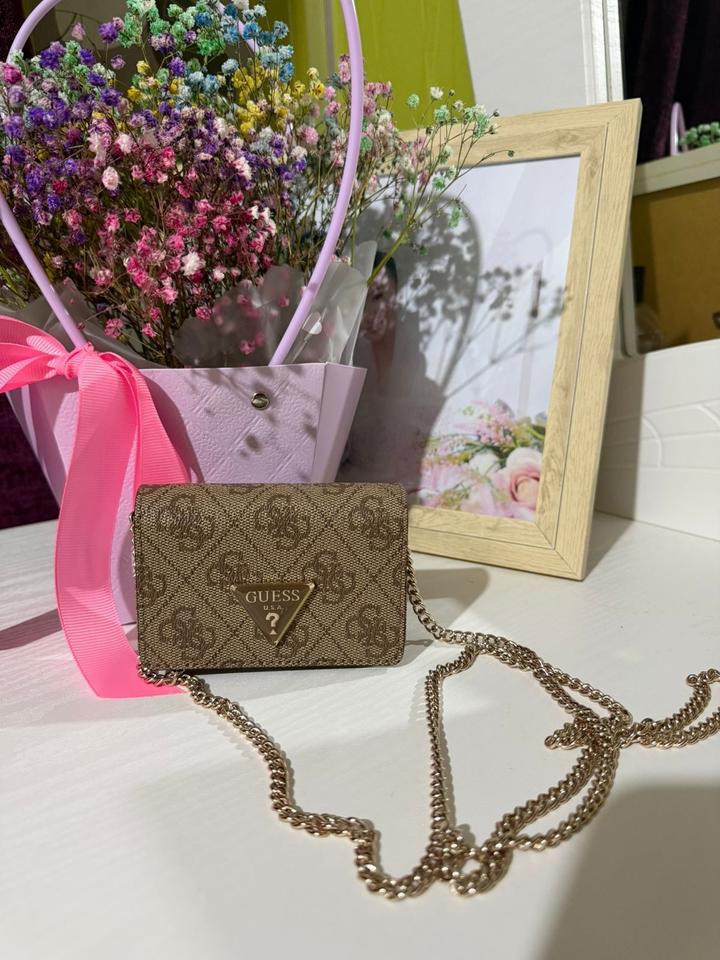 Мини-сумка Guess