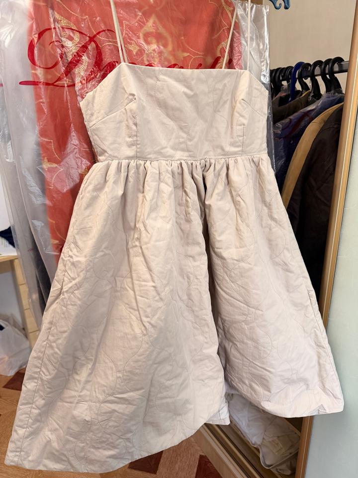 H&M стеганое платье на бретельках
