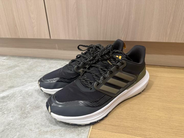 Кроссовки adidas