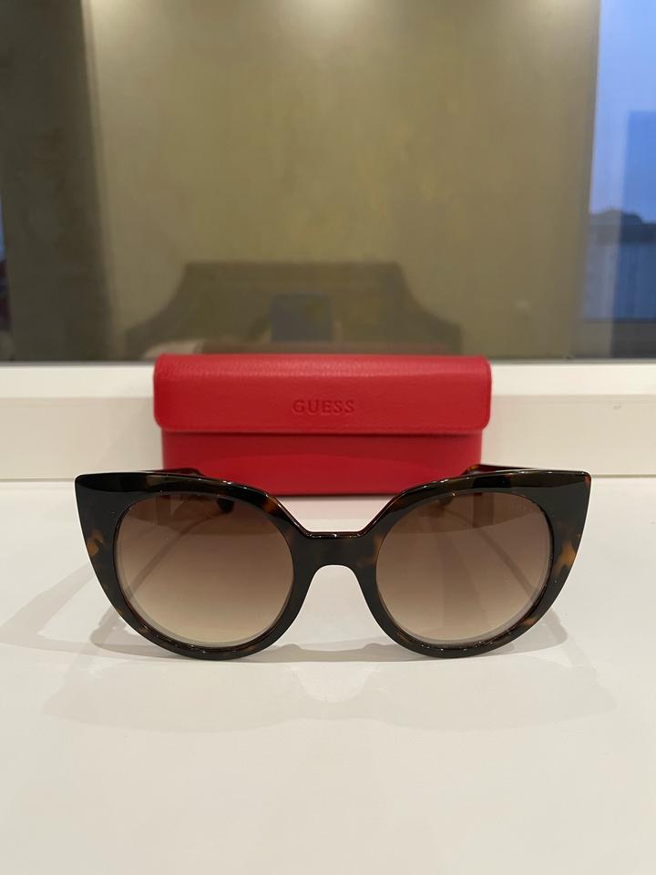 Солнцезащитные очки Guess