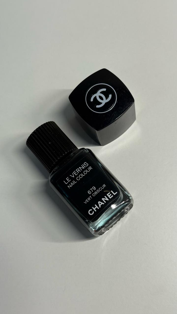 Лак для ногтей CHANEL Le Vernis 679 Vert Obscur