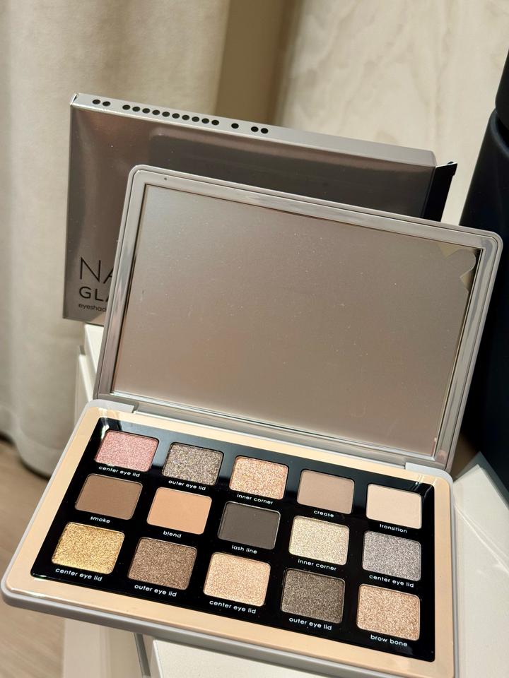 Палетка теней NATASHA DENONA Glam Palette