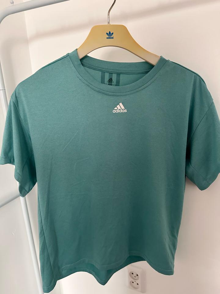 Футболка adidas