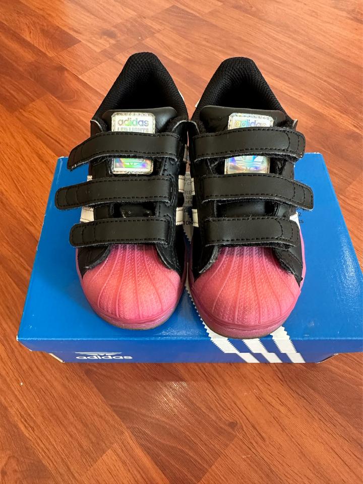 Кроссовки adidas Superstar