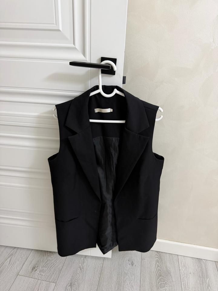 Courage Couture Черный жилет без рукавов
