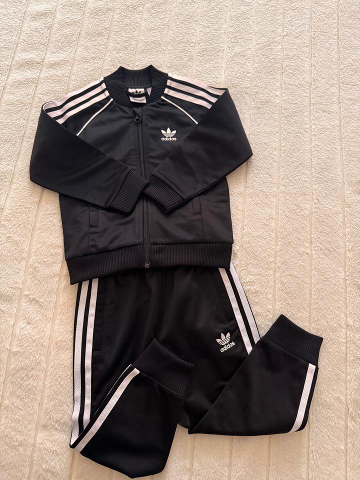 Спортивный костюм adidas