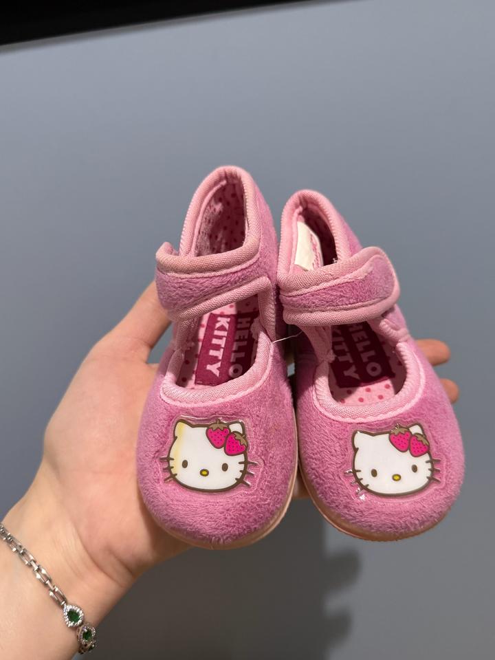 Домашние тапочки Hello Kitty