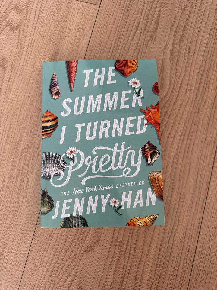 Книга на английском языке The Summer I Turned Pretty by Jenny Han