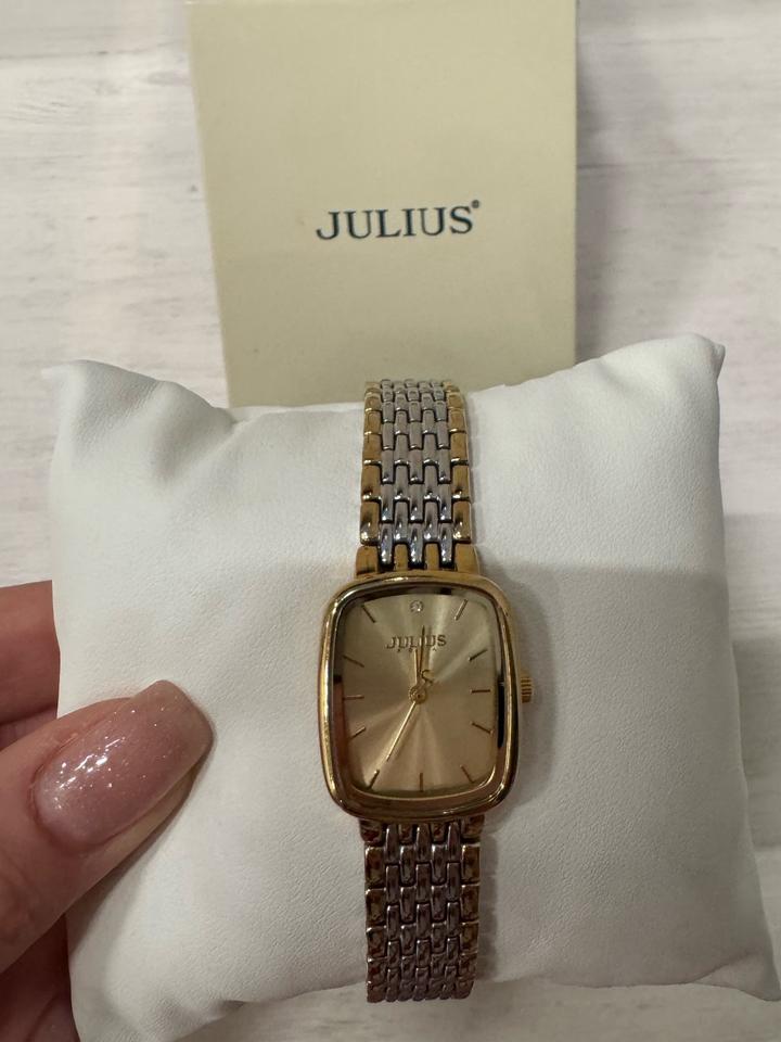 Женские часы JULIUS