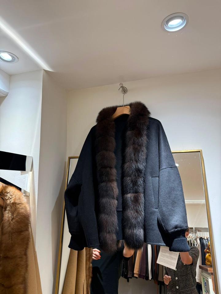 Max Mara Куртка с меховым воротником